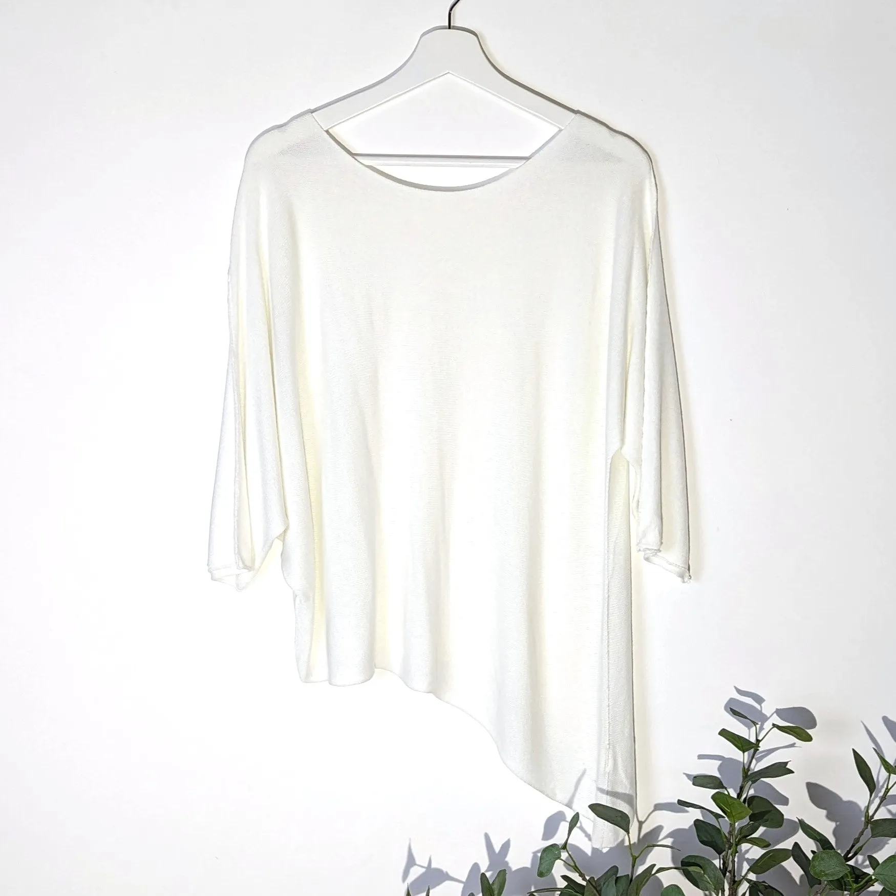 Fine knit relaxed asymmetric jumper (S-M)