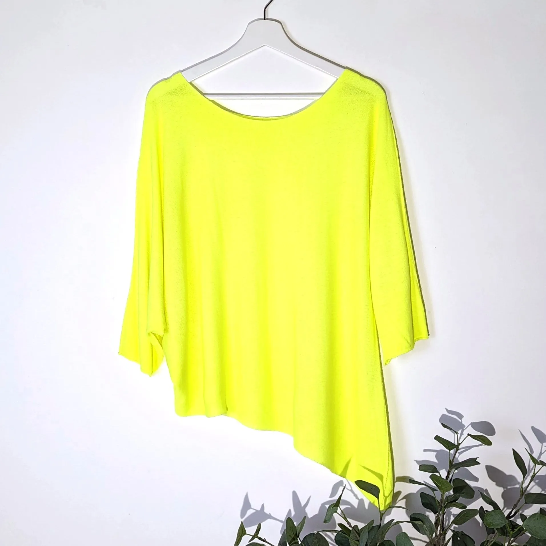 Fine knit relaxed asymmetric jumper (S-M)