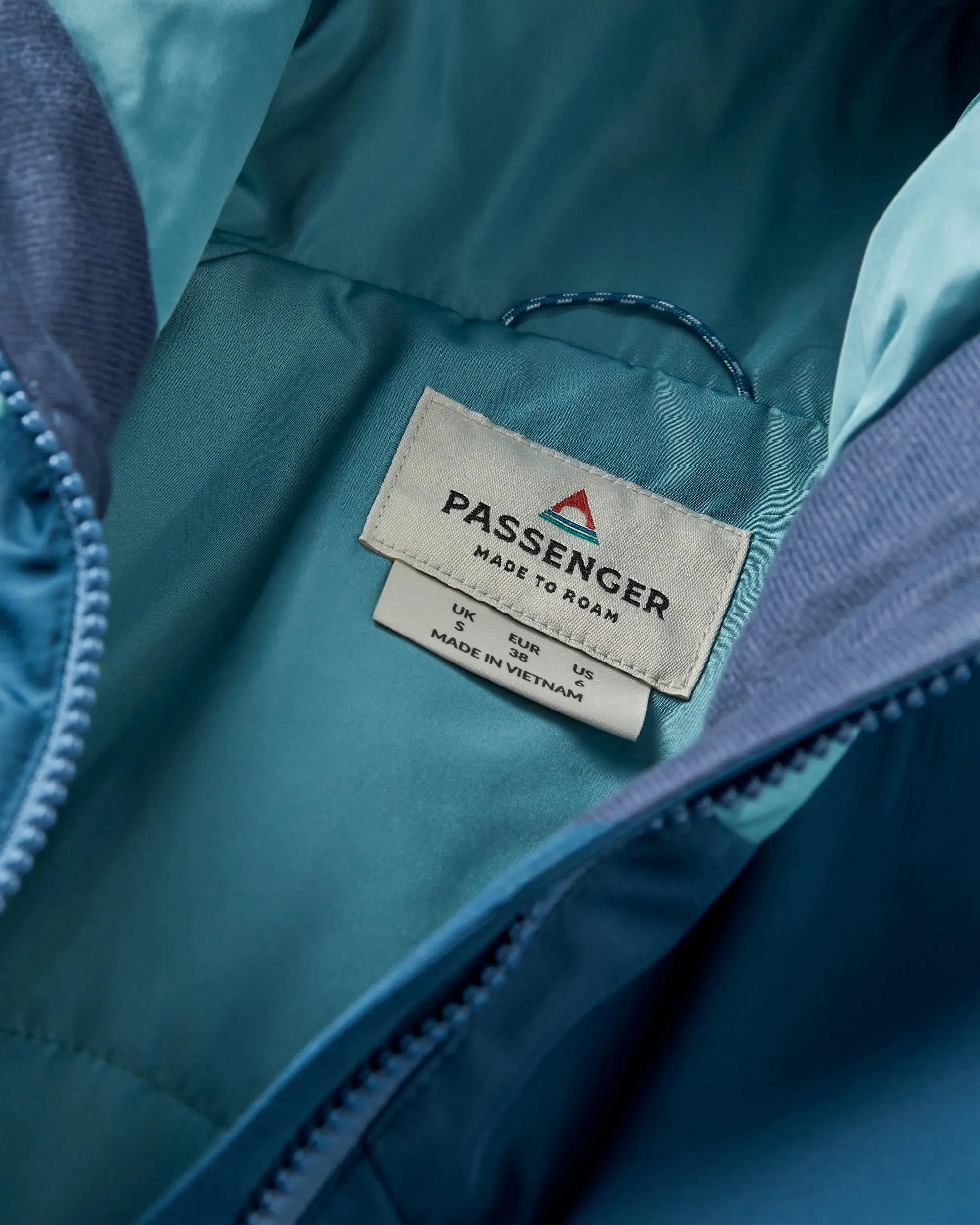 Shasta Lightweight Recycled Thermore Insulated Jacket - Rich Navy/Dark Denim/Arctic